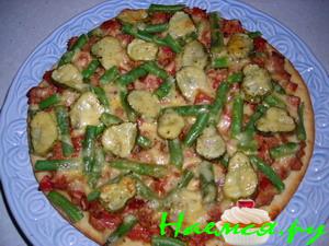 Пицца с зелёной фасолью и маринованым огурчиком