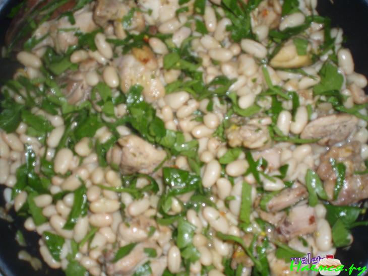 Курица с фасолями