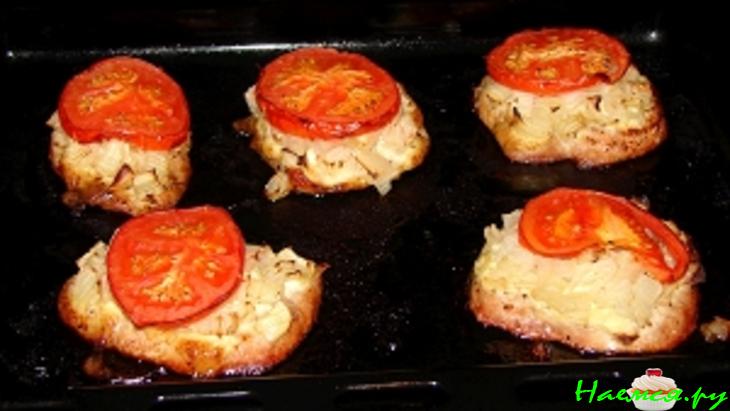 Запечённая свинина с помидором