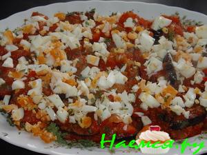 Салат с баклажаном в томатном соусе