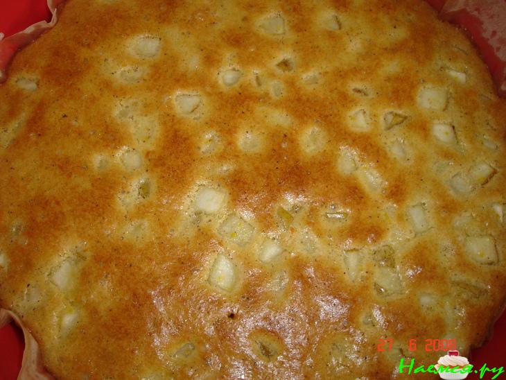 Шарлотка с грушами на топлёном молоке