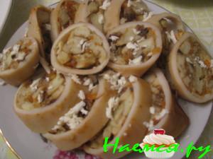 Кальмары, фаршированные грибным омлетом