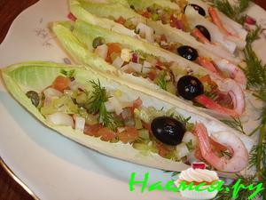 "Лодочки" из цикория с кальмарами