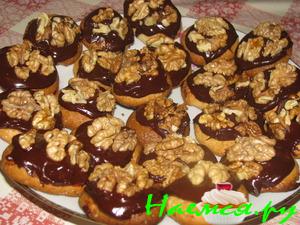 Медовое печенье с шоколадом и орехами Медовое печенье с шоколадом и орехами