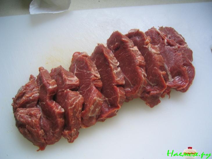 Запеченная говядина в грибном соусе