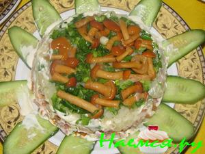 Салат "грибной" с маринованными опятами Салат "грибной" с маринованными опятами