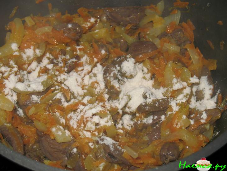 Тушеная в сметане картошка с сердечками «Колхозная»