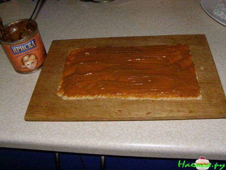 Тортик вафельный со сгущенкой, черносливом и кокосовой стружкой Тортик вафельный со сгущенкой, черносливом и кокосовой стружкой