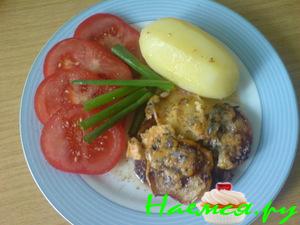 Свинина под пикантным сырно-яблочным "одеялом"