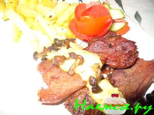 Свинина в сметанно-грибном соусе