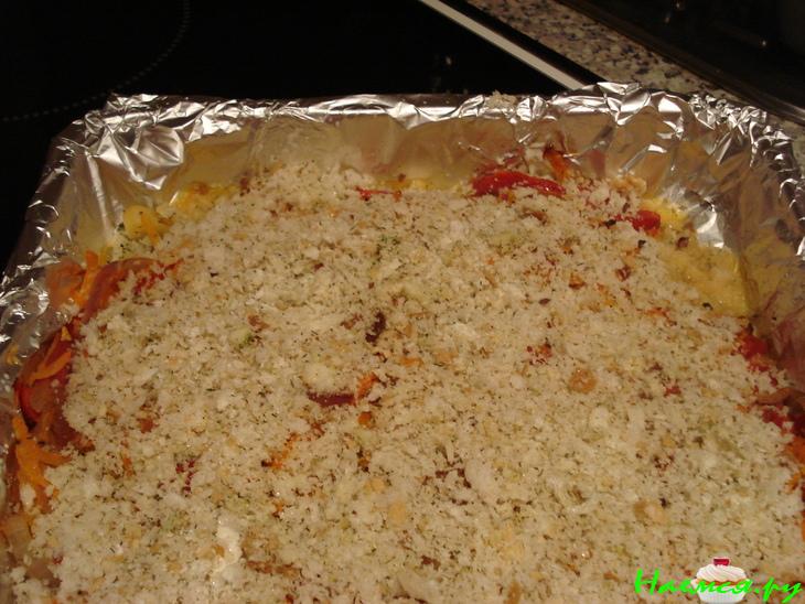 Филе трески под овощным одеялом с сухарями