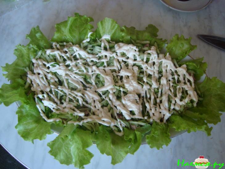 Салатик с куриной грудкой, сыром и черносливом Салатик с куриной грудкой, сыром и черносливом