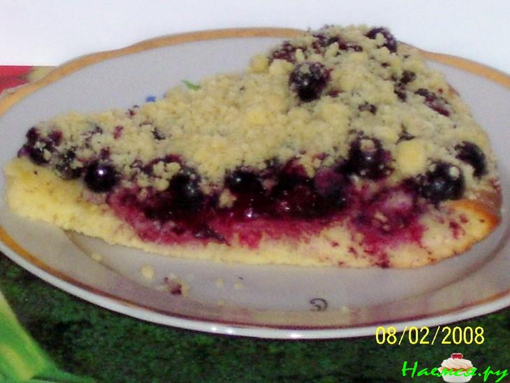 Сметанный пирог с черной смородиной