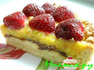 Торт с клубникой и шоколадом