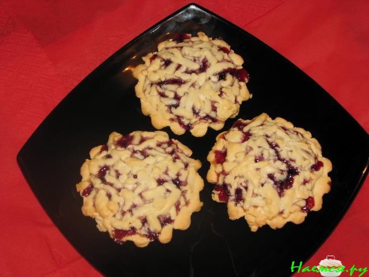 Корзиночки с черной смородиной