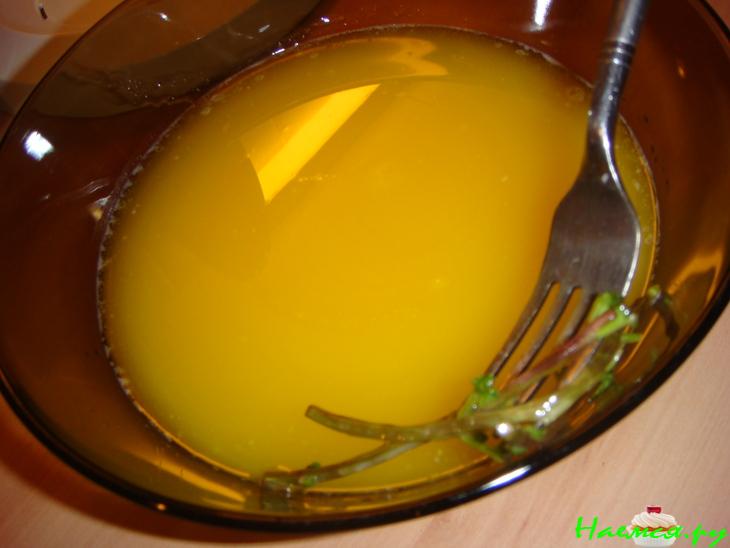 "Облагороженное" сливочное масло (чесночно-мятное)