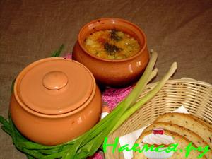 Свинина с картофелем и морковью, тушенные в горшочке