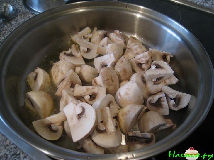 Рыбное рагу с брокколи и шампиньонами