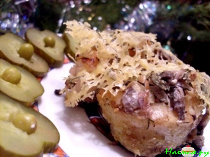 Судак под грибной шубой, с сырной сеточкой