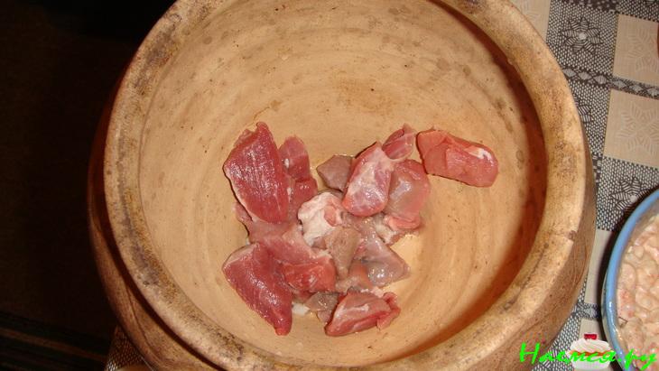 Жаркое свиное в горшочке