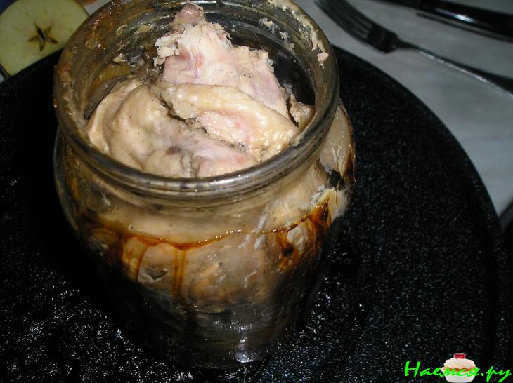 Курица с фруктами в банке