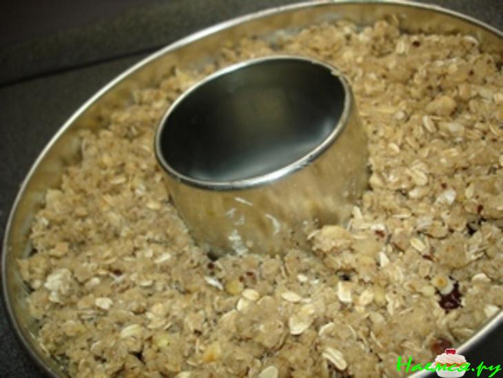 Сливовый пирог с ореховой посыпкой Сливовый пирог с ореховой посыпкой