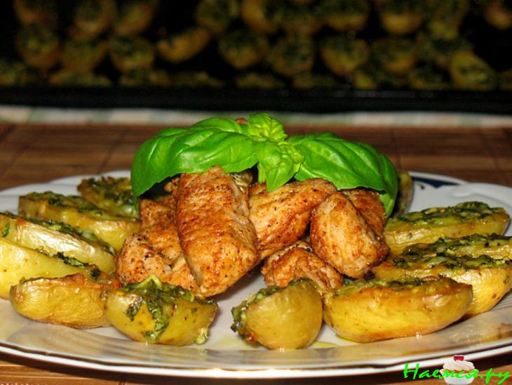 Запечённая молодая картошечка с базиликом