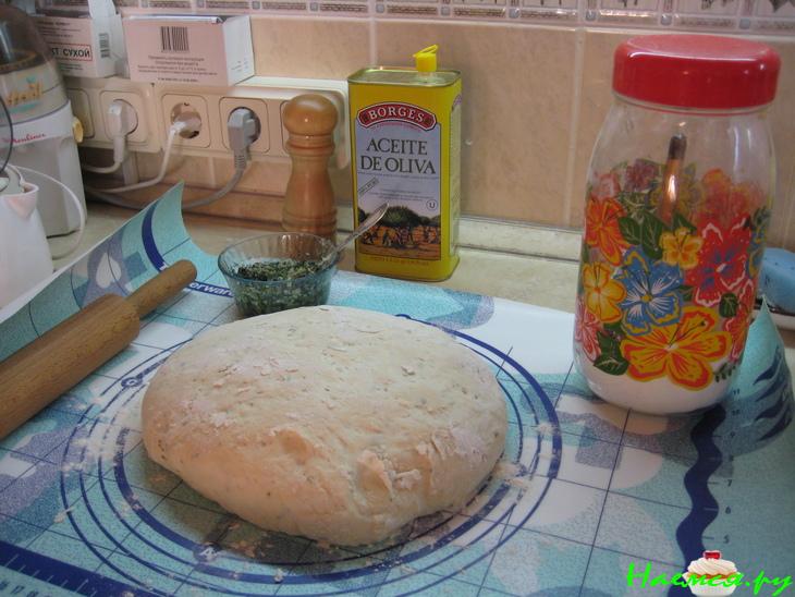 Фокачча с чесноком и укропом