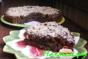 Пирог 'Кризис нам по зубам' с орехами и кремом