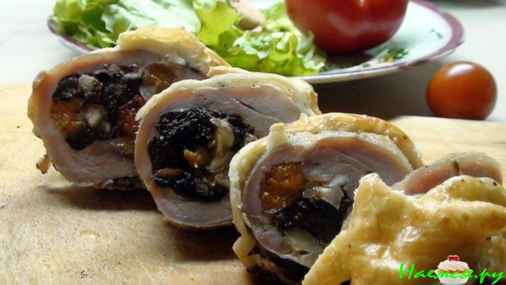 Капуста тушёная с изюмом, яблоками и мускатом Капуста тушёная с изюмом, яблоками и мускатом