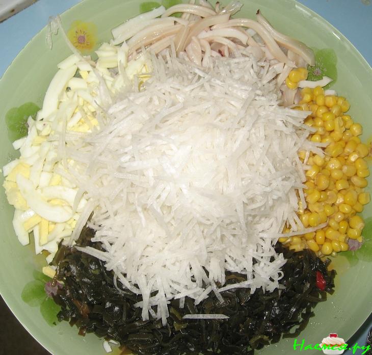 Салат с дайконом и морской капустой