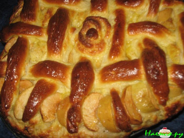 Пирог на топленом молоке с яблоками&nbsp; 