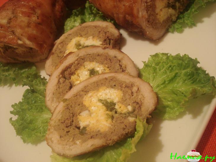 Рулет из свинины с печенкой
