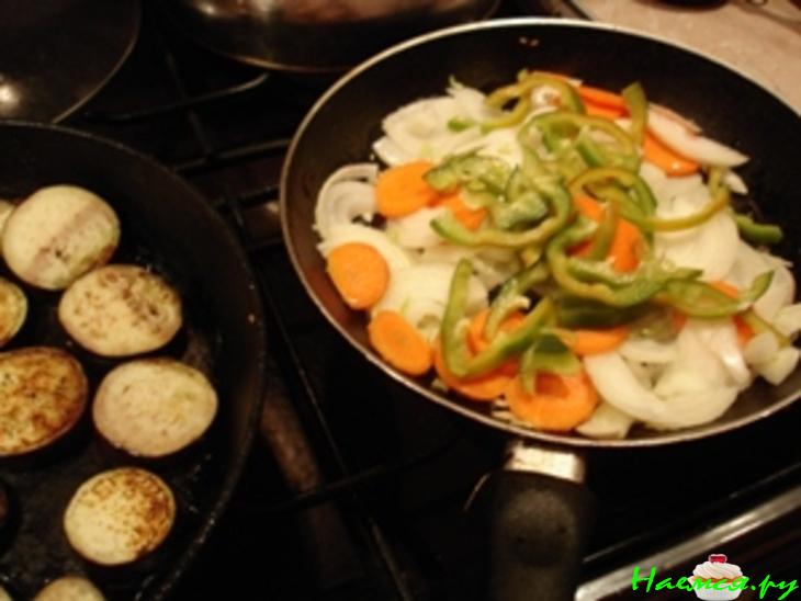 Сазан пряный запеченный с овощами