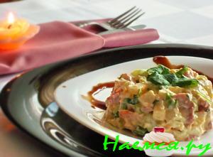 Салат из сельдерея и копчёной курицы