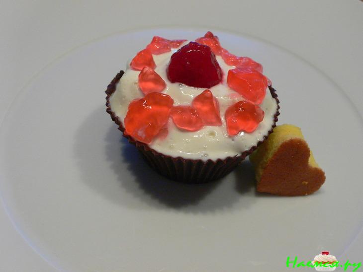 Шоколадные корзиночки с бисквитом и с кремом Шоколадные корзиночки с бисквитом и с кремом