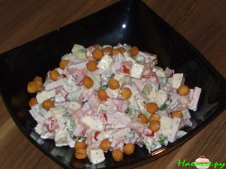 Салат "Что попало" (в смысле, что под руку попало)