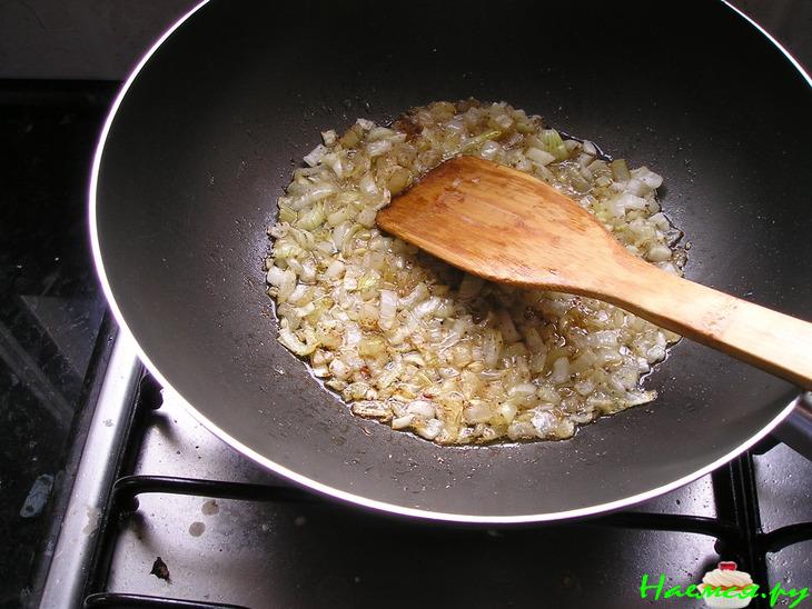 Мясо запеченное с консервированными грибами