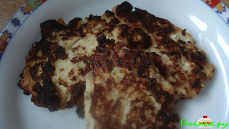 Творожники по-немецки 'Яблоки с земляными яблоками'