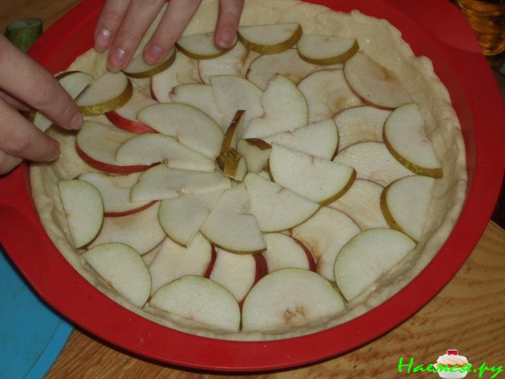 Творожный пирог с яблочно-грушевой начинкой под сметанной заливкой Творожный пирог с яблочно-грушевой начинкой под сметанной заливкой