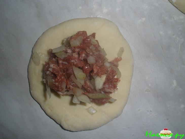 Мясной дрожжевой пирог с фаршем
