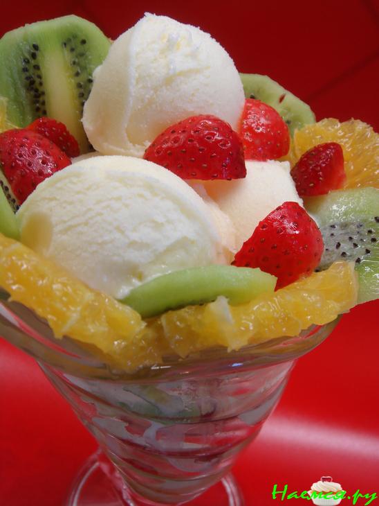 Легкое ванильное мороженое на основе йогурта