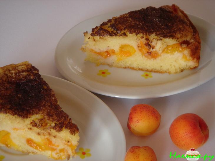 Абрикосовый пирог с какао-посыпкой