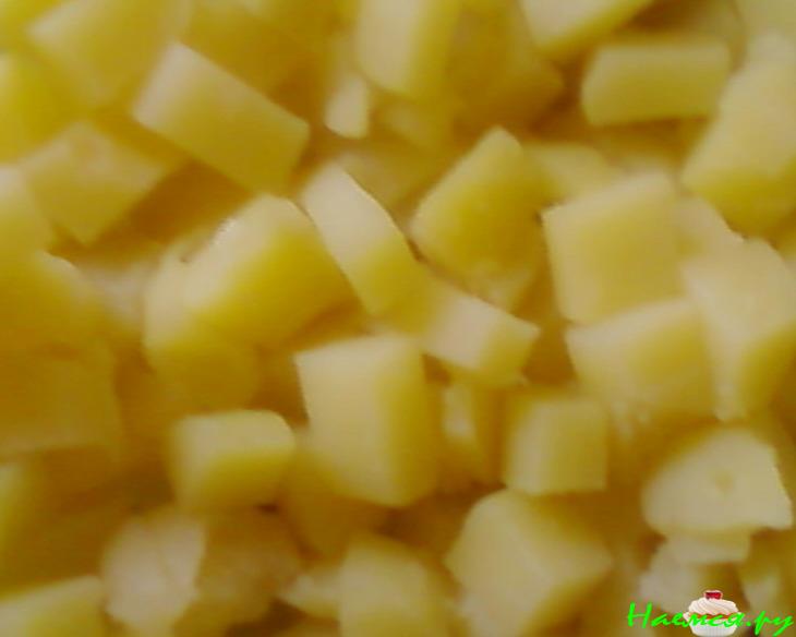 Салат "Искушение" с колбасой, картошкой и маслинами