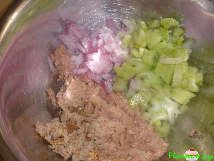 Салат с тунцом для сендвичей