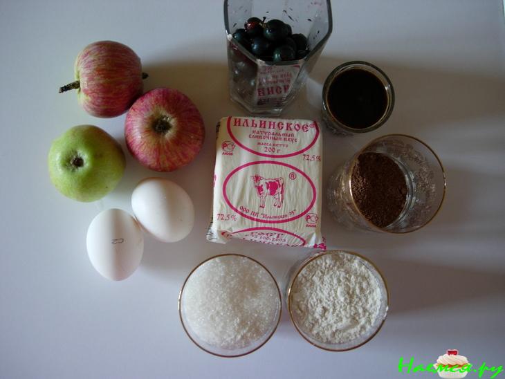 Кекс шоколадный с черной смородиной и "медовыми" яблоками