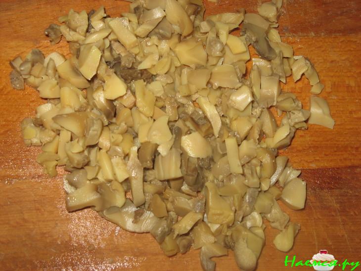 Салат рыбно-авокадный с ананасом