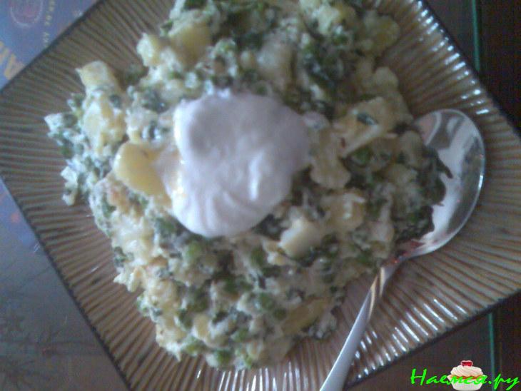 Картофель с зеленью и сметаной