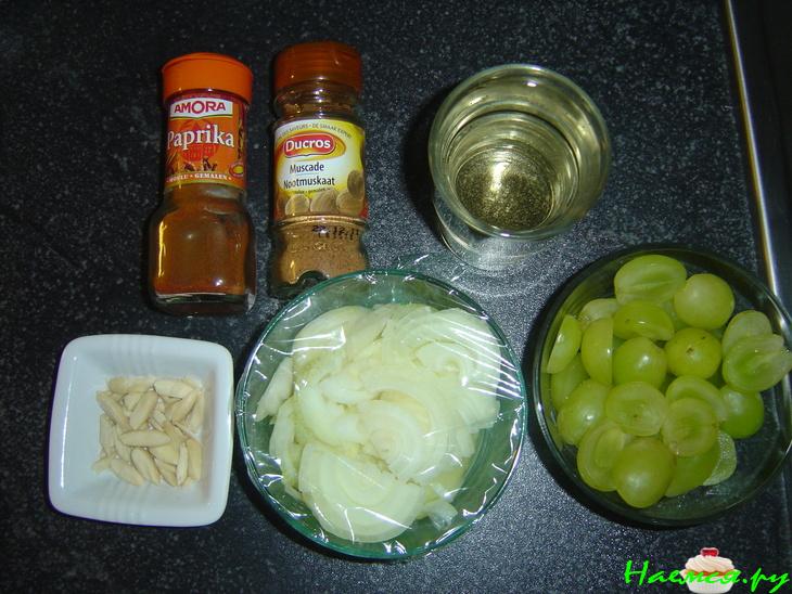 Карп тушеный с виноградом