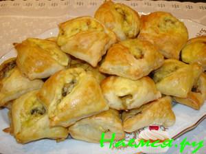 Закусочные пирожки с грибами и сыром